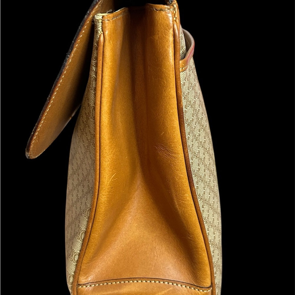 CELINE Kelly Macadam Pattern Elegant Tan and Brown Handbag, Pre-loved. - Picture 3 of 15